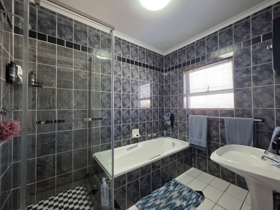 3 Bedroom Property for Sale in Welgelegen Western Cape